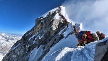 Nepal emitió 381 permisos para escalar el Everest.