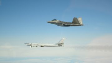 NORAD intercepta bombarderos rusos cerca de Alaska.