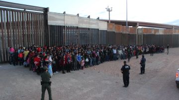 Patrulla Fronteriza captura el mayor grupo de inmigrantes en la frontera.