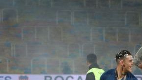 Jugadores de Boca Juniors celebran su victoria ante Rosario Central durante la final de la Supercopa Argentina.