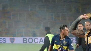 Jugadores de Boca Juniors celebran su victoria ante Rosario Central durante la final de la Supercopa Argentina.