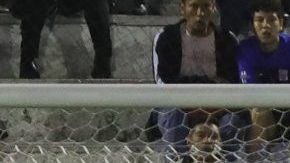 El arquero del Palestino chileno Ignacio González no vio venir un balón que rechazó segundos antes.