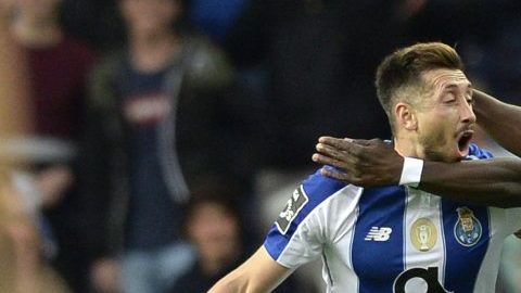 El mexicano Héctor Herrera festeja su gol con el FC Porto frente al Sporting.
