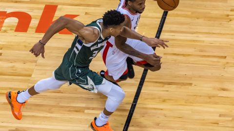 Kawhi Leonard y Giannis Antetokounmpo en el Scotiabank Arena