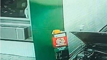 Hombre acusado de acoso sexual falsamente reclama compensación.