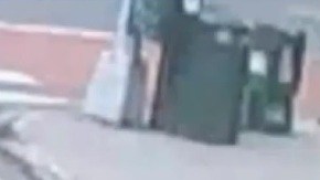 La anciana arrastrada por el suelo