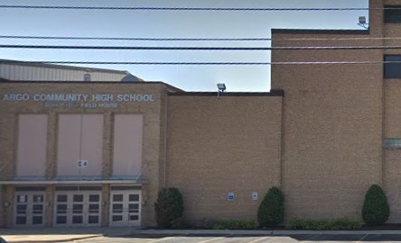 Posponen graduación en escuela secundaria Argo Community en el suburbio de Summit en Illinois.