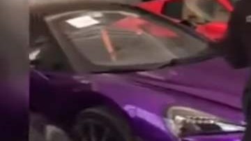 Autos de lujo fueron incautados en el operativo.