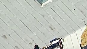 Al menos cinco personas que estaban en tierra en el lugar del siniestro resultaron heridas leves.