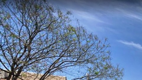 Intersección entre la calle Chisholm y la avenida James A. Polite