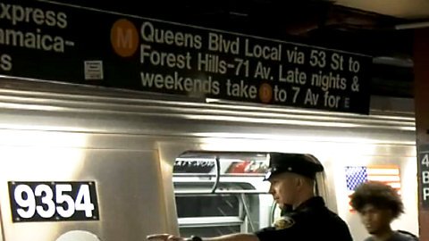 NYPD anoche en la estación Bryant Park