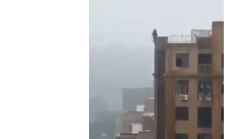 Dada la altura se cree que el hombre falleció.