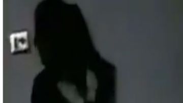 Cártel de Sinaloa reprende a presuntos ladrones ni mujeres se salvan de brutales nalgadas con tablas