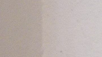 Un cura confiesa a un feligrés.