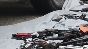 Cientos de armas confiscadas en Bel Air.