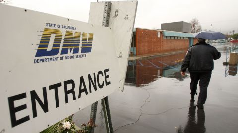 Los beneficiarios de DACA pueden obtener legalmente el Real ID, sin embargo, su periodo de validez debe corresponder con la fecha hasta la cual pueden permanecer en el país con estatus legal. 