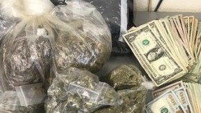 La Policía de Chicago incautó drogas, armas y dinero en efectivo en una serie de redadas de drogas en el sur de la ciudad.