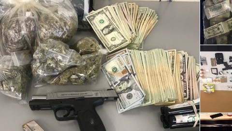 La Policía de Chicago incautó drogas, armas y dinero en efectivo en una serie de redadas de drogas en el sur de la ciudad.