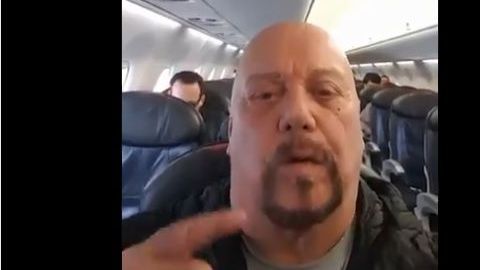 Enrique Bermúdez relató el Twitter el momento de pánico que vivió a bordo del avión