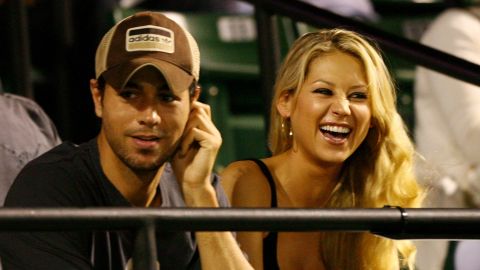 Enrique Iglesias y Anna Kournikova juntos en una foto de 2009