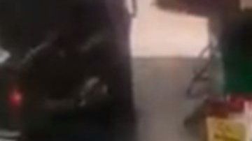 La menor fue envuelta por las llamas.