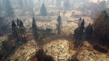 Vista aérea de la ciudad de Paradise en California después del incendio Camp que dejó más 140,000 acres, 86 personas muertas y más 18 mil estructuras quemadas.