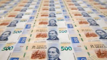 Los cajeros arrojaron billetes de $500 pesos mexicanos, alrededor de $26 dólares cada uno.
