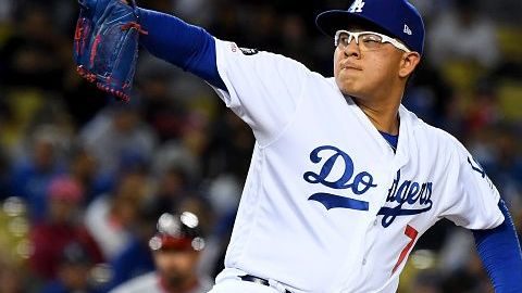 El pitcher mexicano Julio Urías no podrá jugar con Los Angeles Dodgers mientras esté bajo investigación