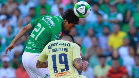Macías durante un partido del León contra el América.