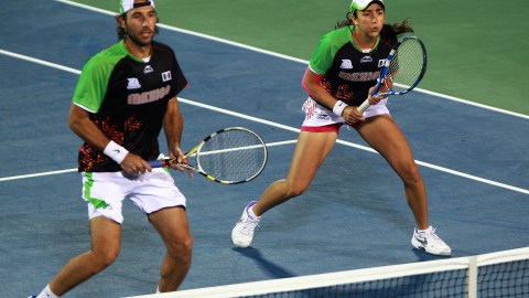 Santiago González y Ana Paula de la Peña representando a México en los Panamericanos de 2011.