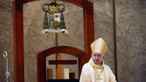 El religioso José Gómez recibió el reconocimiento "Ohtli".