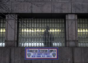 Nueve empleados detenidos por tráfico de drogas y armas en prisiones de Nueva York