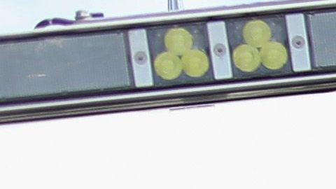 La llegada de familias y niños crea una crisis humanitaria.