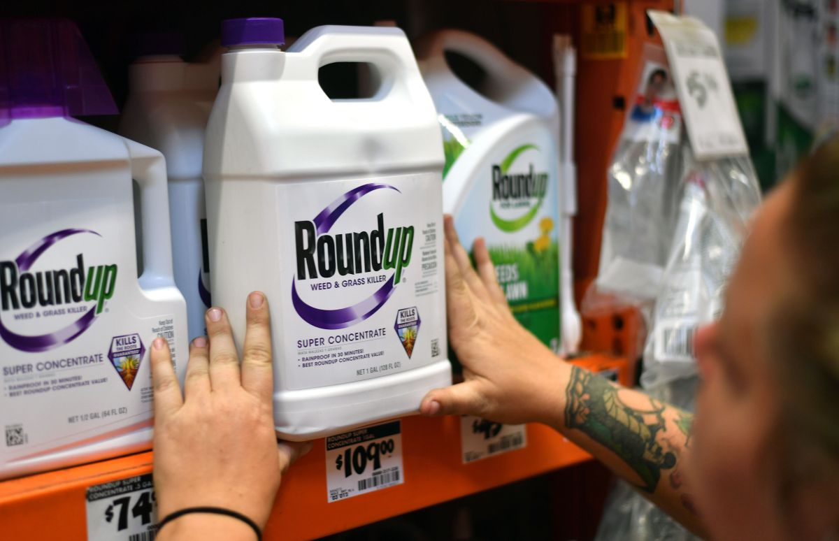 La Oficina de Evaluación de Peligros Ambientales para la Salud (OEHHA) de California declaró en el 2017 que el glifosato, componente del herbicida multiventas Roundup de la empresa Monsanto, pasaría a engrosar la lista de productos causantes de cáncer.