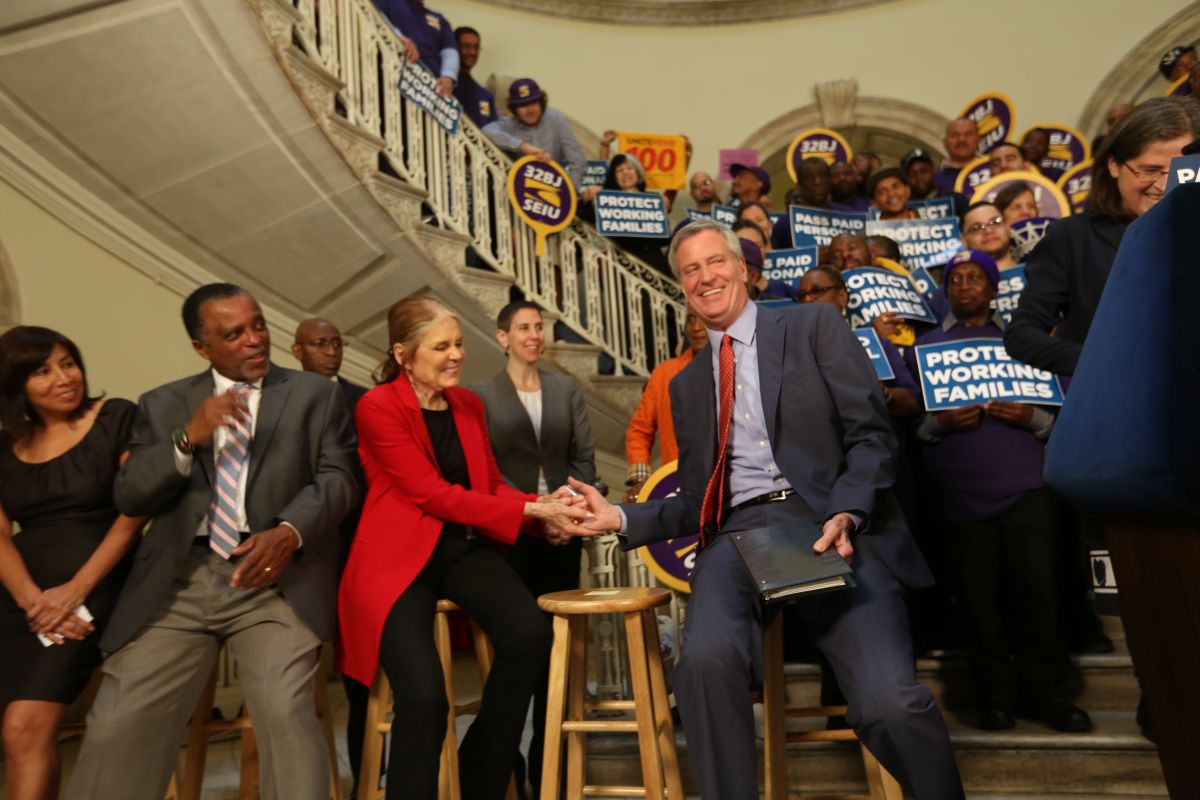 El alcalde Bill De Blasio apoya el proyecto de Ley de tiempo libre pagado en NYC