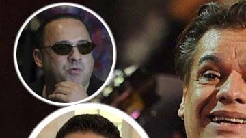 Juan Gabriel y sus hijos Alberto Aguilera Jr. (arriba) e Iván Aguilera.