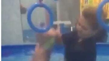 Hay papás que aseguran que esta maestra ha curado a sus hijos.