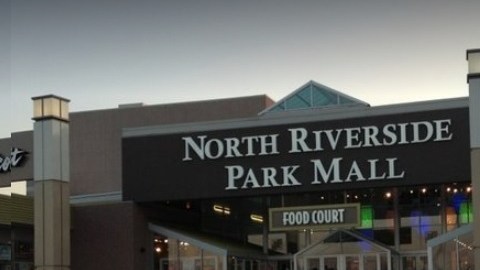 El centro comercial ubicado en el 7501 al oeste de la Cermak Rd. en North Riverside