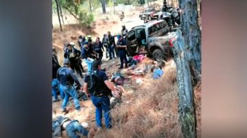Un enfrentamiento de cárteles dejó 10 muertos en Michoacán.