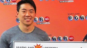 Jing Jung fue con su hijo a buscar el premio. Cortesía Powerball