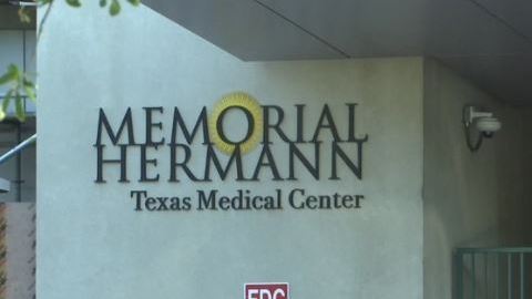 Un trabajador administrativo del Hospital Memorial Hermann ha sido acusado de haberse robado información financiera.
