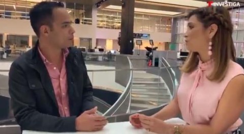 Aldo Meza en conversación con la periodista Felicidad Aveleyra.