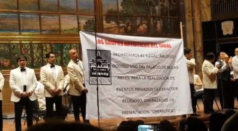 Musicos protestan en Bellas Artes.