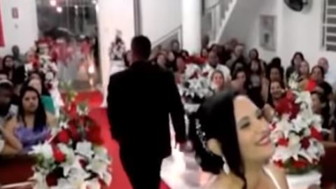 La novia se veía nerviosa ante la "decisión" de su pareja.