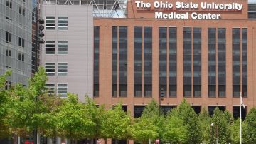 La Ohio State, OSU, es una gran universidad pública en Columbus.
