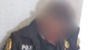 El oficial fue diagnosticado con una herida en la cabeza.