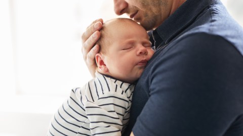 Zanjado un acuerdo con JP Morgan Chase que los padres y las madres tengan igual acceso a licencia de cuidador primario./Shutterstock