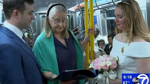 La pareja lucía feliz en el Subway neoyorquino.