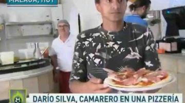 Darío Silva trabaja como mesero en una pizzería en Málaga