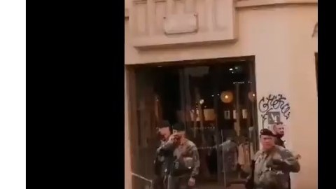 Agentes militares en la escena en Lyon